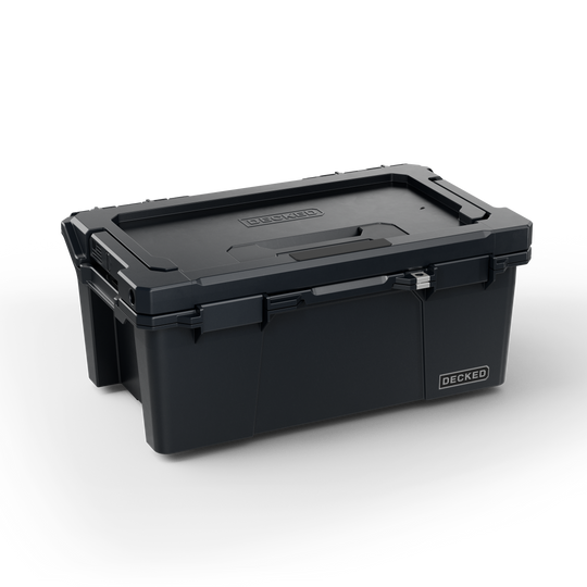 Decked Sixer 16, Black, angled view