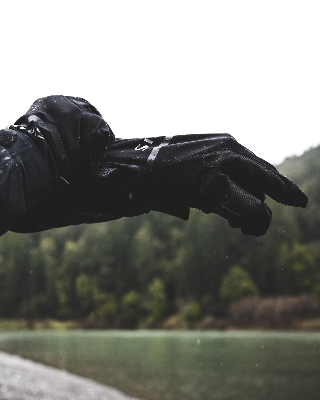 Simms ProDry GORE-TEX Glove and Liner Sale, Prodry Glove, view 2
